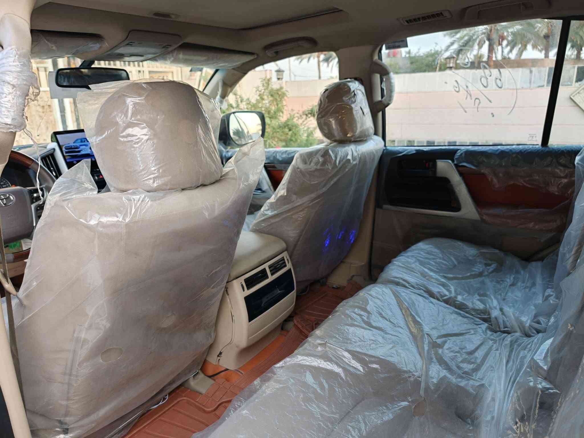 لاندكروزر موديل 2008 محدثه 2021 داخل او خارج فول موصفات  سياره جديده وجاهزه من كل شيء 
حادث جاملغ خلفي او مصبوغه عام صبغ او تحديث درجه اوله رقم بغداد تحويل مكينه كير حداديه تخم تاير تبريد كله جاهز السعر228هاتف***********
