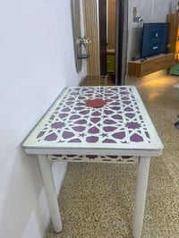 ميز طعام • نضيف • ما بيه ضرر