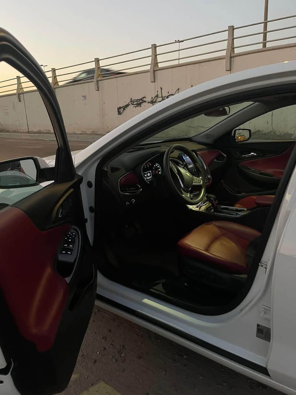 ماليبو 2022مواصفاتlt داخل احمر شغل عمان اصل رادرا امامي كامرة شاشه كار بلي حساسات خلفيه ويل رياضي ٢٠ كرسي سايق كهربائي نقاط عمياء حادثه الي بصورة فقط مع ٢  رصعه صغيرة ممصلحه ماشيه ٤٩ الف ميل سيارة جديدة جدا للاتصال ***********
