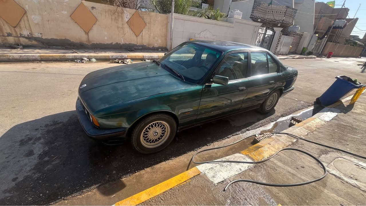 Bmw e34 520 1992 
تبريد شغال مكينة 2500  مسكر عدل بي خيط بخار كير مكفول صدر امامي خلفي تايرات باتري نضيف صبغها بي جراد 
السعر 40 وبي مجال للشراي 
رقم واسط مشروع وطني بأسمي 
مكان السيارة الصويرة 
*********** الصويرة, واسط
