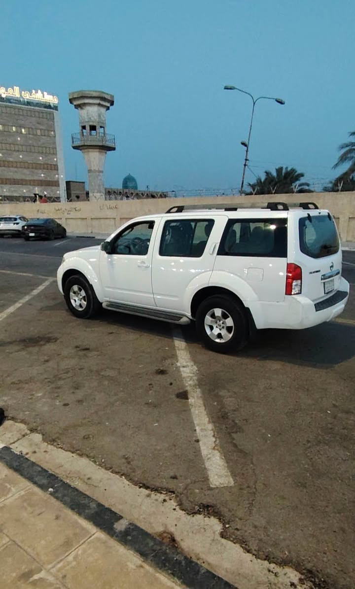 نيسان بافندر مديل 2012 خليجي مكفوله من الضربه والصبغ والشخط  رقم بصره  بسمي تحويل ثاني يوم  محرك مكفول من الفتح  كرير مكفول  تريد ثلج ثلاثة قطع دفع رباعي  فور ويل تحكم استيرن جهتين ديفيدي  سياره نظيفه في معنا الكلمه السعر 140 وبيه مجال قليل أعتذر من المراوس بيع نقد  مكانها البصره  ت***********  بالعافيه على الياخذه لانها سيارتي الخاصه مو مال بياع شراي مال جناي

نص مكتوب في الصور:
- 2012