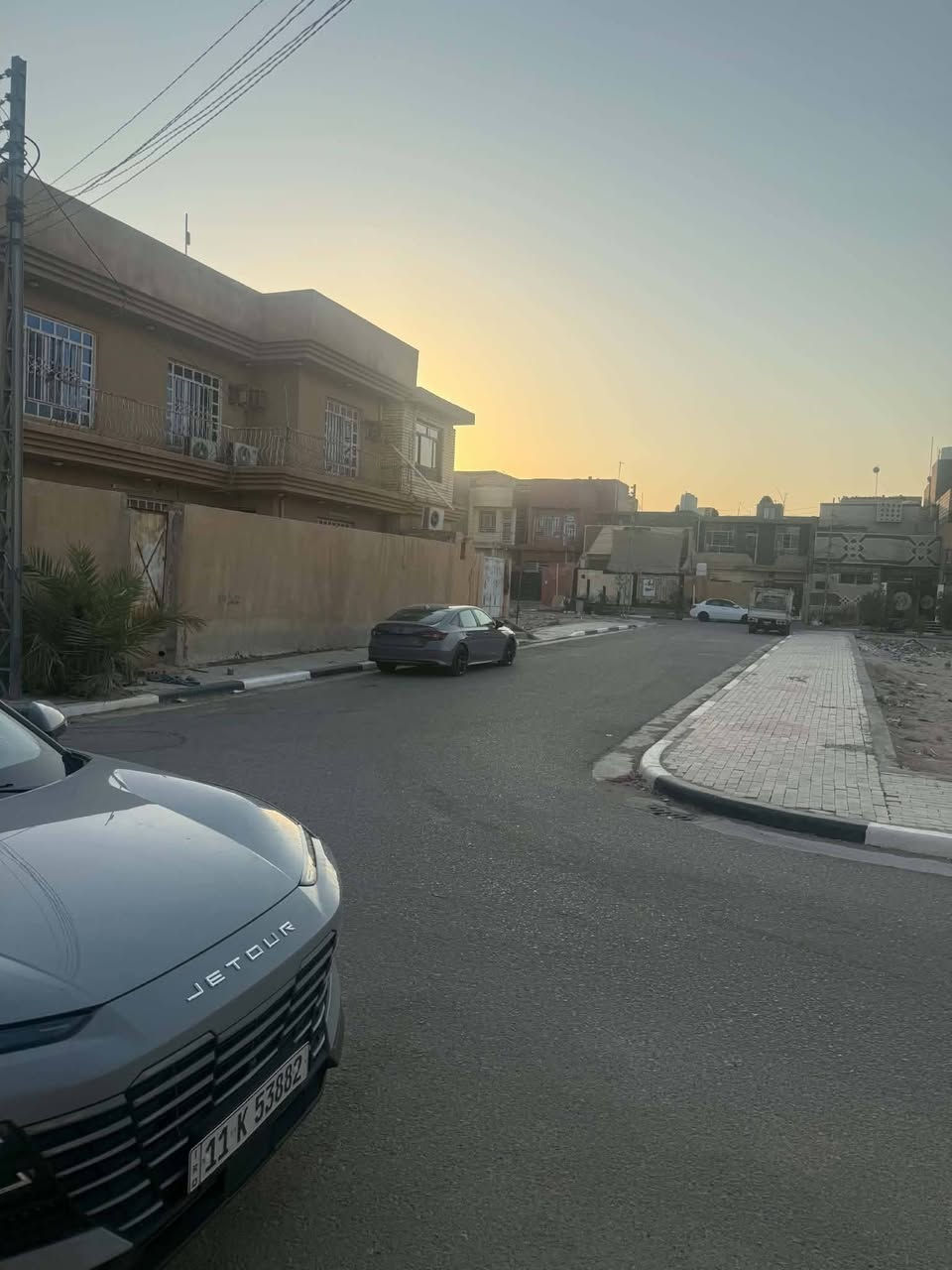 السلام عليكم، دار للبيع طابو صرف طابقين بناء طابوق مسلح تأريخ البناء 2010كربلاء حي الوفاء موقع مميز رُكن على حديقة رابع قطعة عن شارع 60 التجاري المساحة الكلية 262,5 متر رقم الدار(24552)
المحتويات:
غرفة عدد 5
كراج15×4م
إستقبال9×5م
مطبخ بارد5×4م
مطبخ حار3×3م
صالة10×6م
صحيات فوگ وجوه 
مناور 2
السعر ؟ الإتصال مع صاحب العقار مباشر ***********
#الجميع
