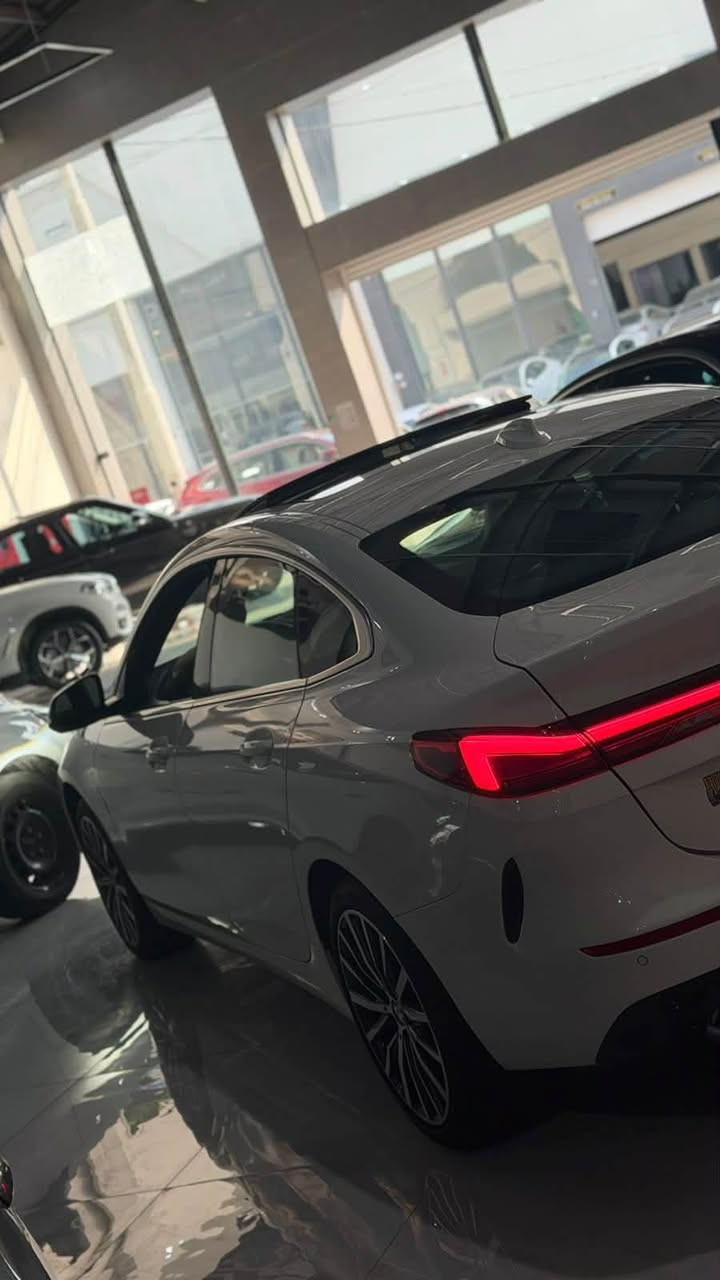 للبيع: BMW 228i Gran Coupe موديل 2024
المحرك: 4 سلندر 2.0L توربو (sDrive)
 المسافة المقطوعة: 6000mi
 اللون: ابيض 
 المواصفات: شاشة BMW المنحنية الحديثة، إضاءة محيطية، بصمة تشغيل ودخول ذكي، وضعيات قيادة متعددة، بحالة ممتازة جداً.
‎ رقم الشاسي (VIN): ⁠WBA53AK01R7R26179⁠
 الموقع: أربيل
 السعر: (24,500)
 للتواصل: (***********)واتساب
