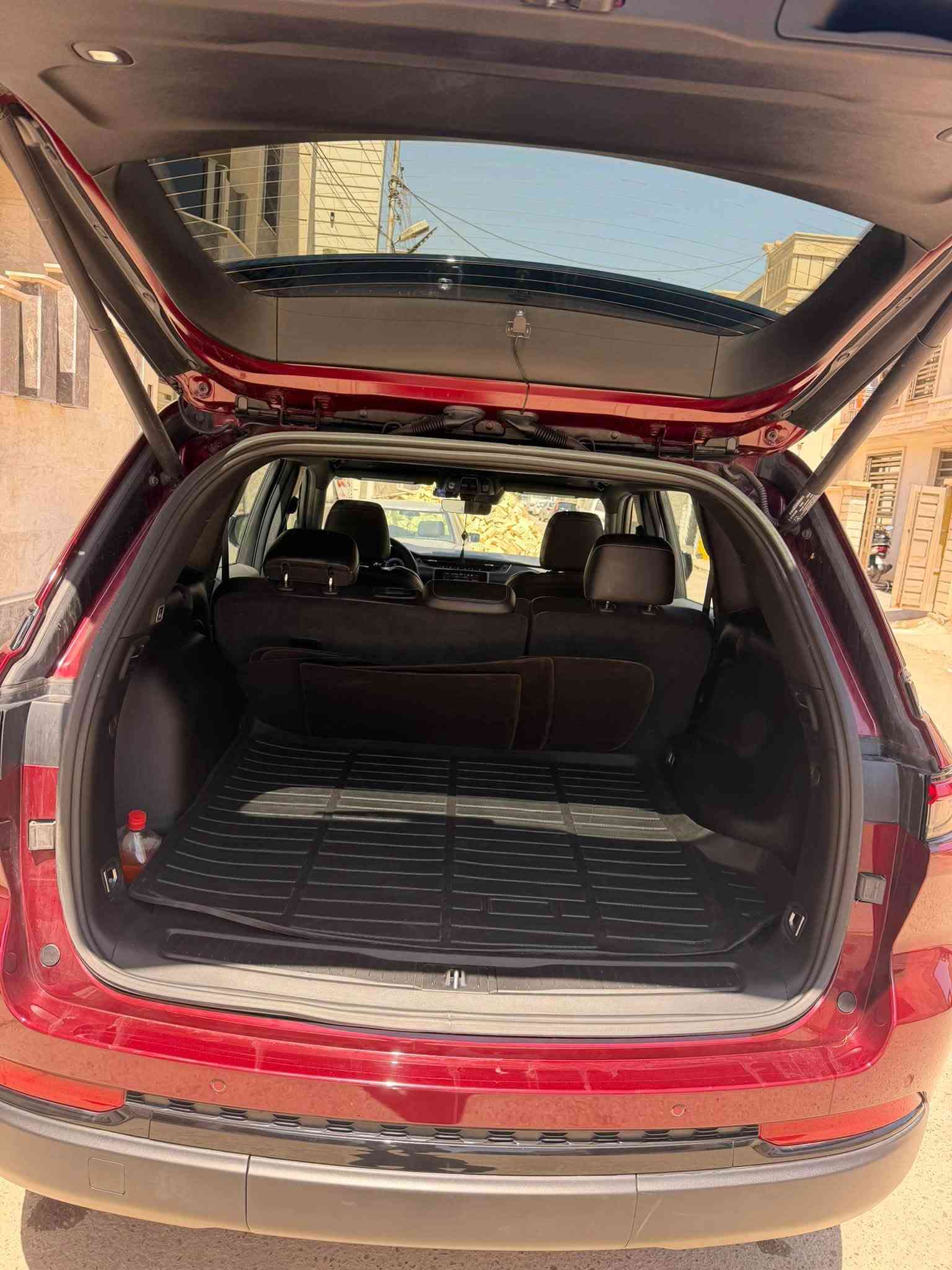السلام عليكم
جيب كراند شيروكي التيدو بلاك 2025

المحرك : . V6. 3.6L

سيارة وارد امريكي 

حادث كما موضح بلصور ( بدون ايرباك )  

ومن خلال الشحن طخة باب الصدر ع كد شبر 

المواصفات

فتحة سقف

كشنات جلد+شاموة

كشنات امامية تدفئة 

ستيرن تدفئة

كشن السائق كهربائي

شاشة 10.1انج

الصندوك كهربائي 

سياقة ذاتية 

نقطة عمياء

تشغيل عن بعد 

ترحيب عند الاقتراب 

نضام كاربلي 

وباقي مواصفات جيب المعروفة 

السعر 32.500$

سيارة…..للــبيع فقــط ‼️⚠️

العنوان الدورة حي دجلة 

***********

