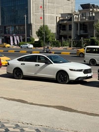 🚘 للبيع هوندا أكورد 2024 – أبيض ✨ السيارة كلين ونظيفة جداً موديل: 2024...