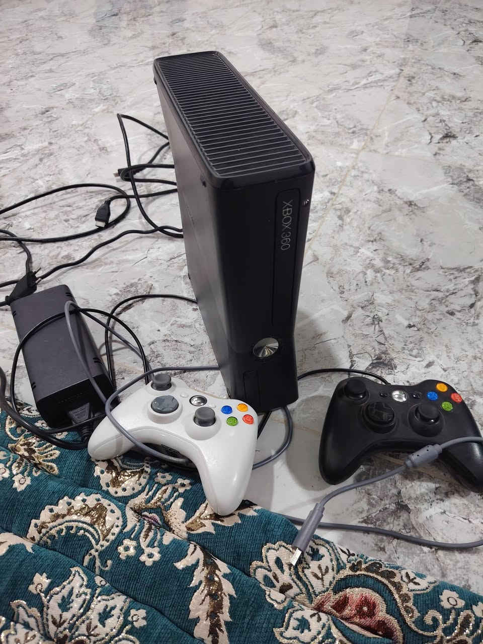 السلام عليكم بلي اكس بوكس جديد ويا يدا وحده  و(25قرص) (و40 لعبه) السعر (140 وبي مجال) 📞 ***********
