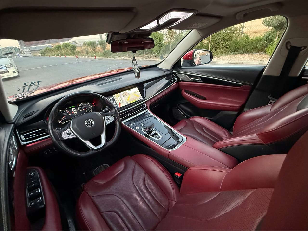 شانجان CS 85  رةنگ سؤر موديل 2021  فول فول موسافات زةمان شريكة البخيت 6 سال زةمان شريكة هةية  صفري هةوليرة يةك دةست بوا سيارةكة بة ناوي خوم هةموو شتيك نوي مكينة 20 تؤربؤي پانؤرما بريك بةسمة شاشة گةورة گيج اليكترؤني گوشين سارد كةرم گوشين كارةبا ناو ليد بيلادي   بة ناوي خوم هةموو كيان بةشةرت دةعاميش بةشةرت تةنها يةك PDR بجوك هةية لة سوندق  بة كؤنترؤل دةرواتة پيشوة دةرواتة پاش ***********  سعر١٣٥ أربيل, العراق
