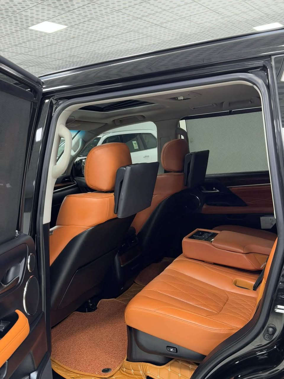 * لكزز كورو
* موديل 2020
بيها بصمات 2 وكارت
* رقم بغداد
* اللون اسود  
* محرك 8 سلند (57000)
* العداد (52  الف كم)
* بصمة تشغيل
* 5 كامرات 
* بصمات ابواب 
* سلايت
* جنطة كهرباء 
* كراسي كهرباء
* كراسي تبريد تدفئة 
* كراسي ذاكرة ميموري
* رادار
* فور ويل 
* ثلاجة 
* لايت زنون اسود 
* تشغيل عن بعد
* شاشات خلفية
* جلد اصلي 
*حساس امامي خلفي 
* تغليف p p f  مع الضمان
* ويل 21 انج
* وباقي المواصفات الكورو المعروفة 
* السيارة مكفولة كفالة عامة
* السعر (750) 75000 
*للاستفسار  هـ ***********
