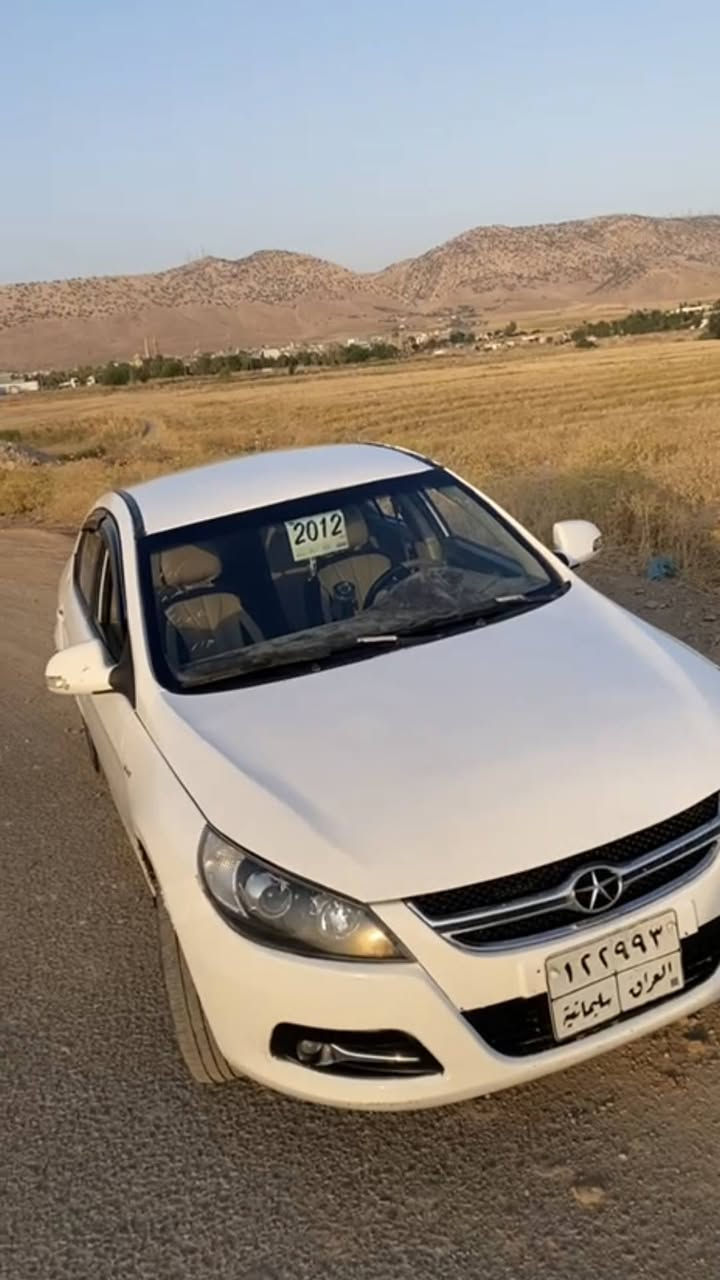 جاک j5  مۆدێل2012  گێر و مەکینە بەشەرت فیتەر  تەبرید لەسەر سویچ  پێش و پشتی کەپسە  تەنها کەوتوەتە سەر سەقف  عام بۆیاخە    سەنەوی دوو ساڵە بەسەر چوە  تەحویل خرامە وەکالە بەشەرت    سعری 41گەڵا و معامەلەیە  مشتەری تەلەفون بکە ***********وەتس اپی لەسەرە    شوێن ناحیەیە تەکیەی کاکەمەند
