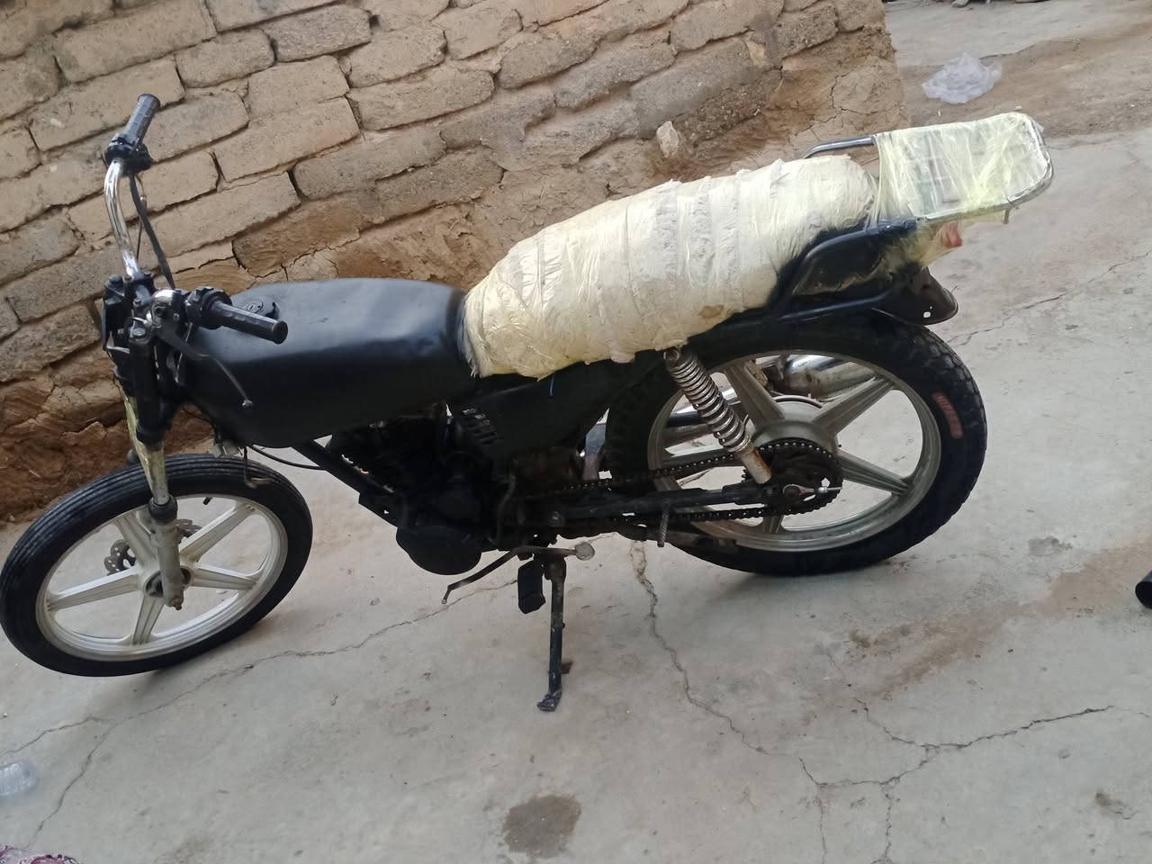سلام عليكم ورحمه دراجه للبيع  لسعر 150 قفل ***********
