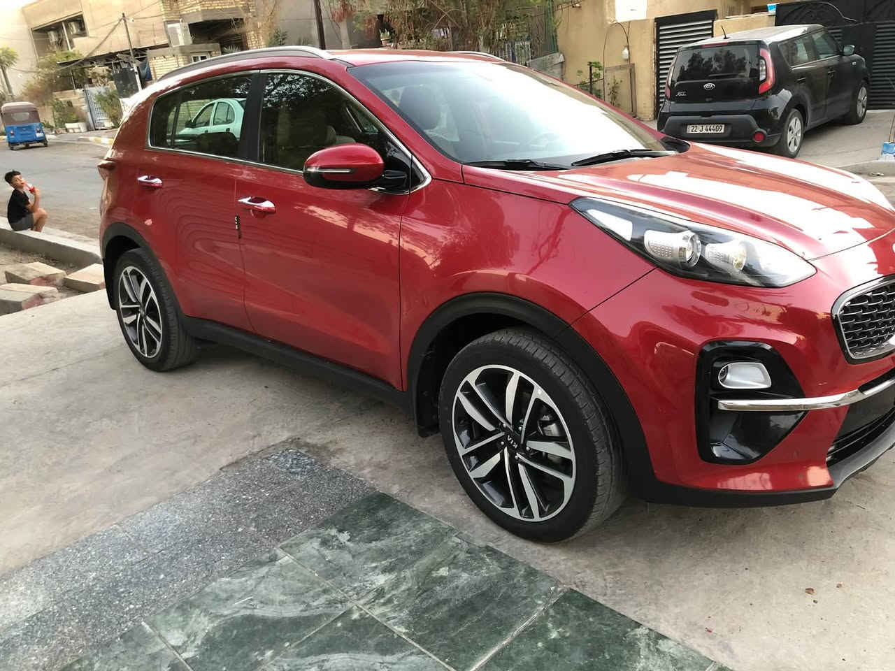 للبيع
سبورتج ٢٠٢٠ خليجي مواصفات عادي اللون احمر
ماشية ٧٨ الف
بأسمي السيارة
بيها بارد بالصندوق 
السعر  (١٨٠ ورقة)
الهاتف :*********** واتساب ايضا متواجد
مكاني بغداد
