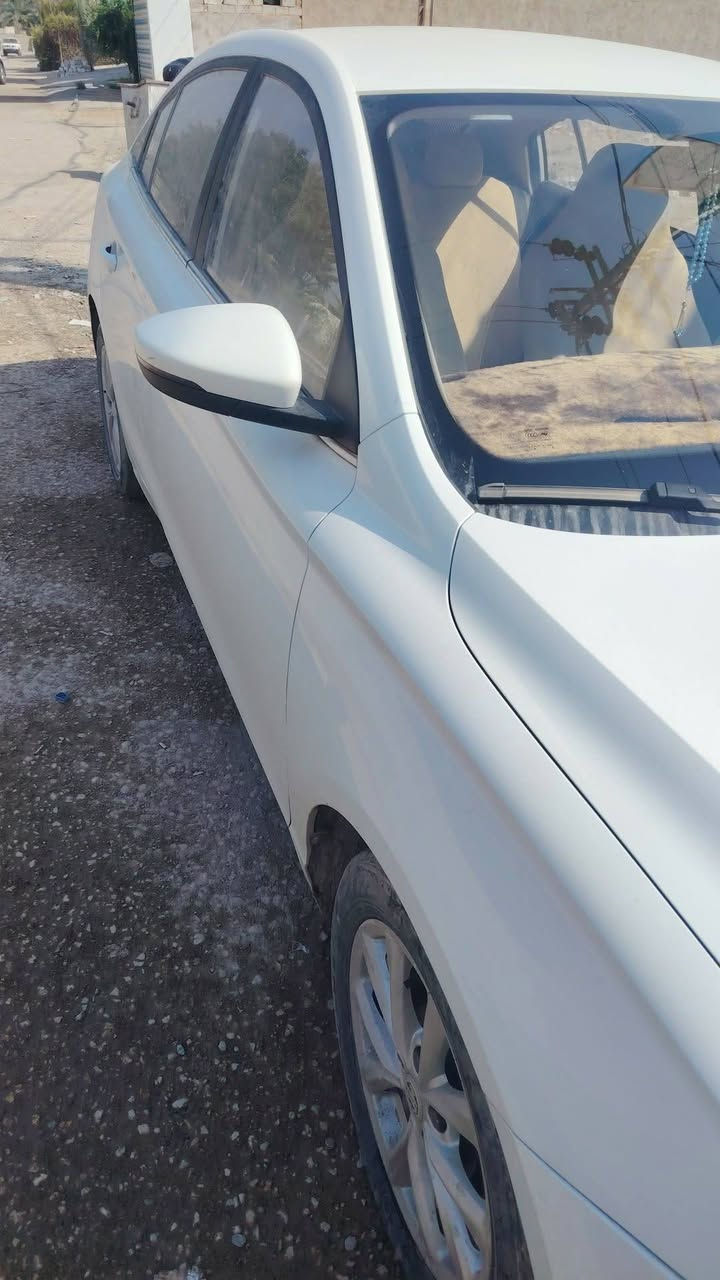 Mg5موديل 2024
نص فول تشغل بصمه
رقم بغداد نكليزي بأسمي
بيها منضومه غاز
تبريد ثلج
شاشه تدعم كار بلي
كير محرك كفاله
مراوس ب ٧ راكب
بيها بارد خفيف جامرلغ خلفي عكس السائق
والدوسه بيها من الرصيف 
مكاني نجف
رقم الهاتف ***********
