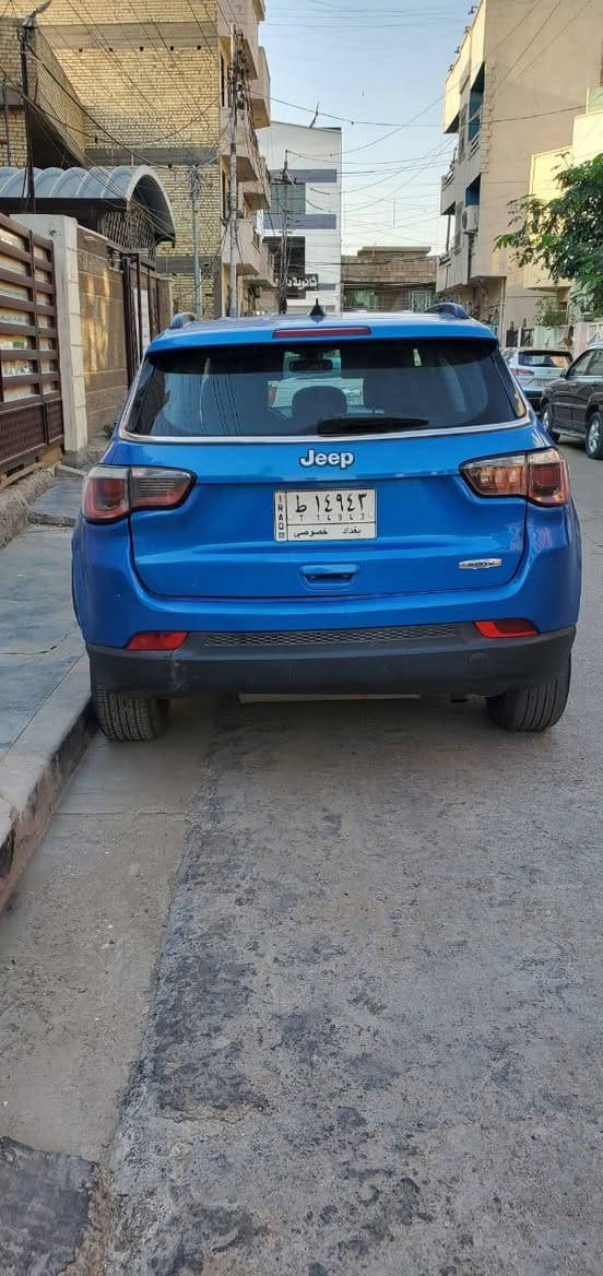 جيب كومباس • ٢٠١٨ • حادث خلفي