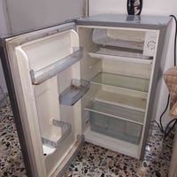 عندي ثلاجة للبيع شغالة  سعر 125 عنوان بغداد حي اور ام الكبر استفسار 07...