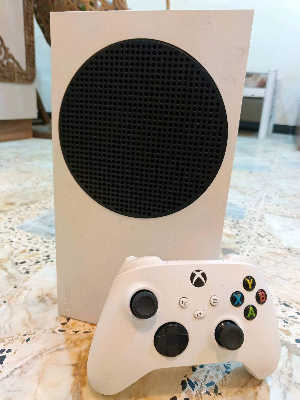 السلام عليكم
للبيع اكس بوكس سيريس اس ( xbox seres s) ابيض
1تيرة (1000جيجا) اصدار 2024 
ملحقات الجهاز كامله و نظيفة و اصليه 
اليده الاصلية + الوايرات + الكارتونه
كل الاغراض نظيفة و بدون لا عطل ولا تصليح مال شركه
الجهاز نظافته 100% اخو الجديد استخدام اقل من سنه
السعر (600) الف دينار ( بي مجال بسيط للمشتري الجاد) 
المكان:  بغداد/ الدورة
التسليم يد بيد
للتواصل و الاستفسار، راسلني خاص او واتساب 
(***********)