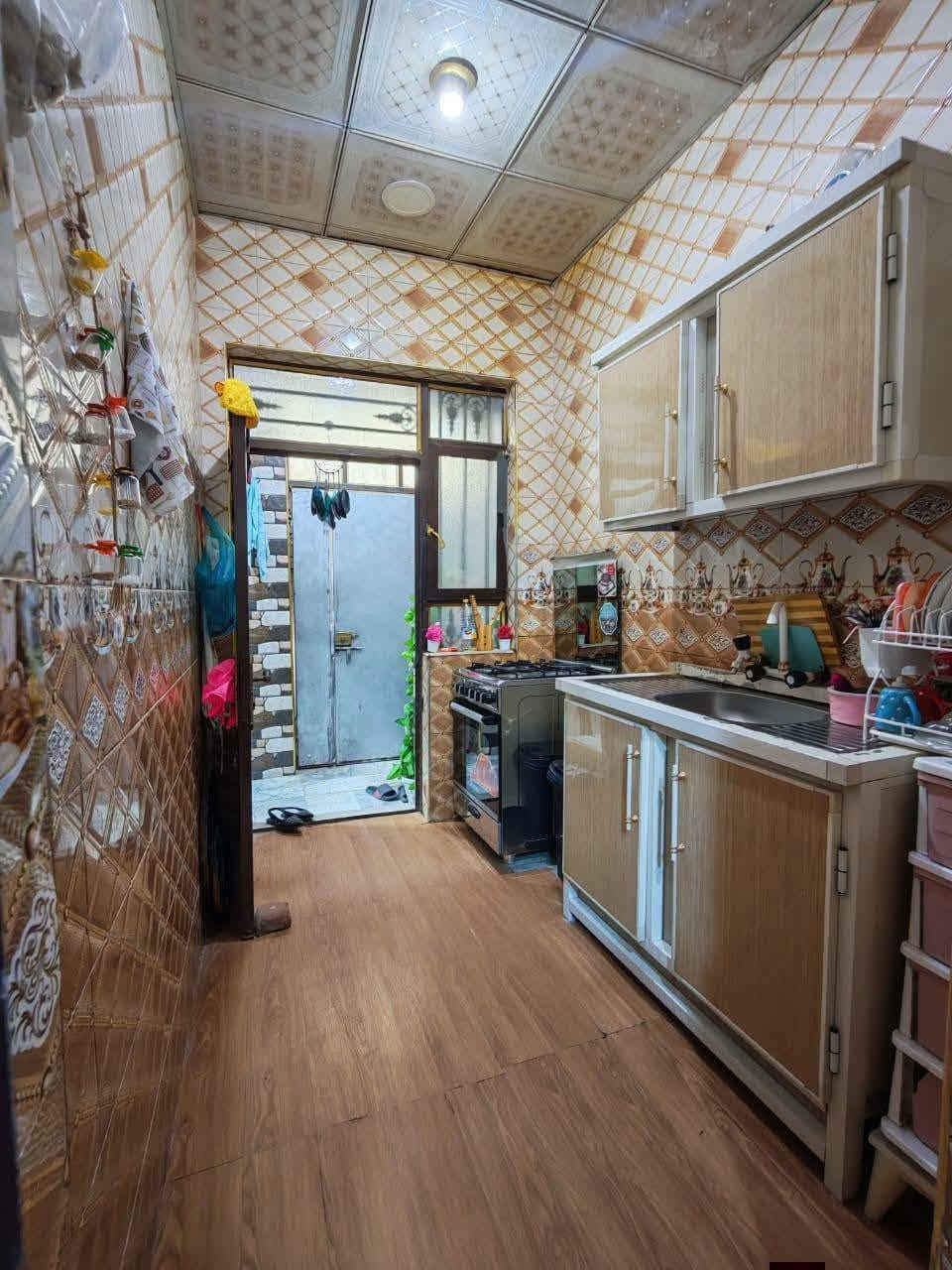 بيت للبيع طابو زراعي إقرار محكمه   جاهز  للسكن //  مكانه كوفه جسر الإمام علي علوه الفحل مقابل مدرسه عبد الله بن الحسين الاهليه تعبر التبليط الجهه الثانيه المقابل المدرسه تمشي مسافه تلكه مولده هوه مسافه عن المولده //مساحته ٥٥ متر طابقين  بيت حلو ودرجه اولى جاهز من كل شي الأساس صب والسقف صب غرفتين  واستقبال وصاله// طابقين الطابق الاول غرفه واستقبال وصاله ومطبخ وصحيات والطابق الثاني غرفه وصحيات سويت كامل // البيت كله كاشي وسيراميك وحداديه درجه اولى للشراي للإستفسار الاتصال على الرقم      *********** يوجد واتساب النجف, العراق

