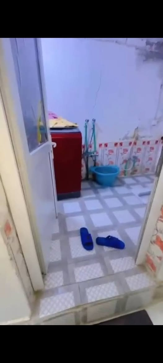 بيت للايجار يصلح لطلاب اوعوائل عنوان الكزيزه قرب مدينه الرياضيه غرفتين وصاله وستقبال ومطبخ وصحيات سعر 350 قفل ***********

نص مكتوب في الصور:
- الاستقبال
- الغرفة الثانية