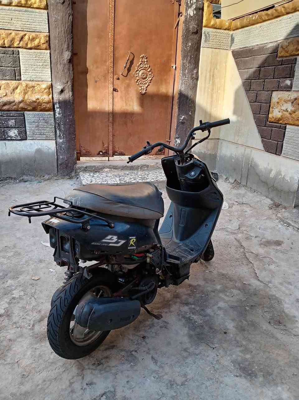 سلام عليكم تسعه للبيع دراجه كامله  نضيفه تخبل غرااضهة كلهة جدد 
جبن
كلجات
قايش
خرز 
راس بلك 
تاير وره جديد 
سلف شغال بس رادله شخاطه قفال صندوك شغال  لدراجه كابريته مالتهه تعبانه. تشتغل بس تكطع اكفلهه كابريته وتصفه رايدهه ب 250وبيهة مجال للشراي مكاني تنومه صالحيه ***********
