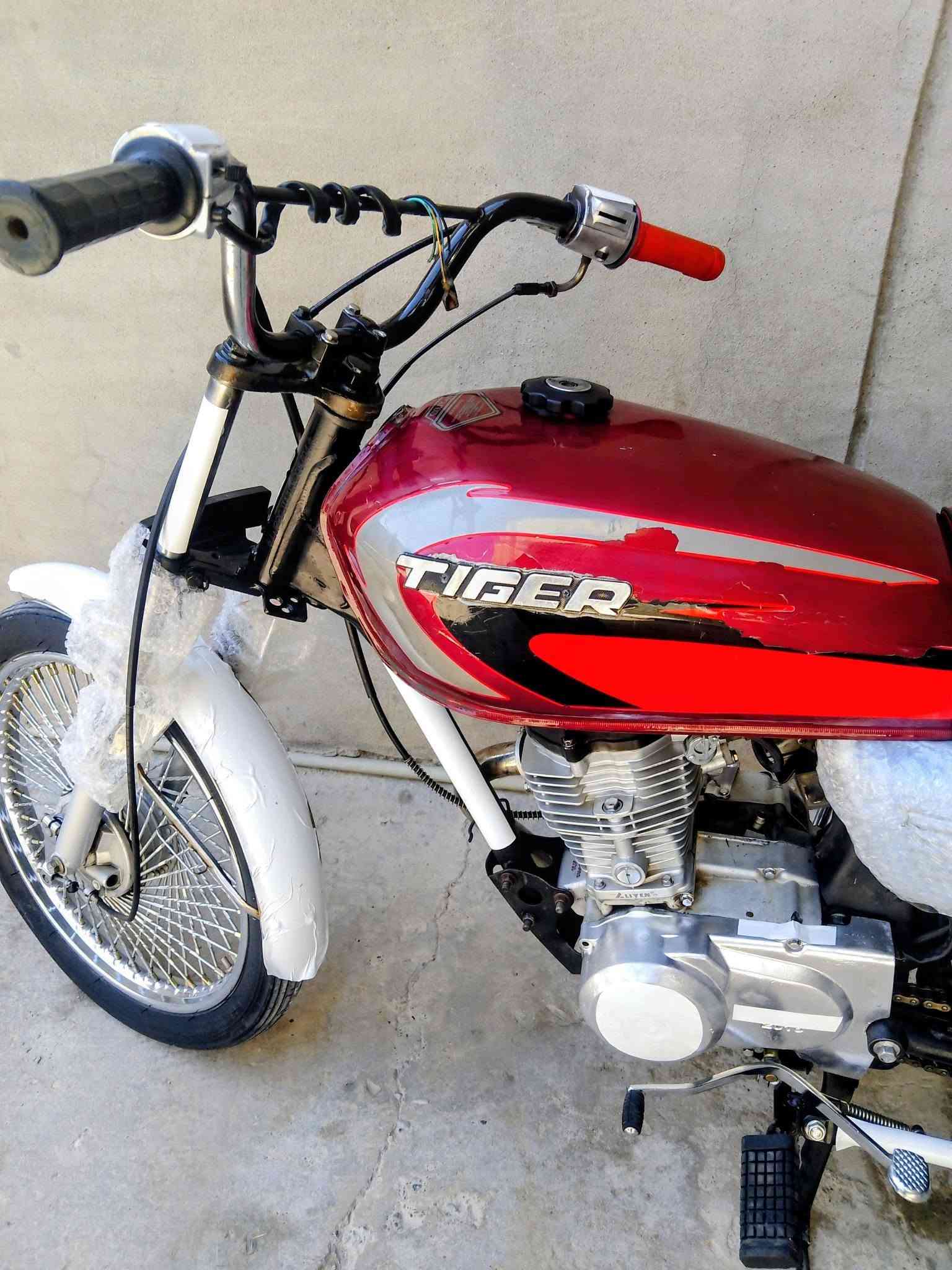نامي بروو 2020 نفخ ماروني 👍🏍️
محرك وكير شرط لاصرف ولا عيب مثل ساعه مكينه ناعمه 
تايرات وياله نضيفات مابيهم عيب 
صالنصه فووول كاتم 
تانكي كشن جديدات بلادي 
بريكات فول امامي خلفي دراجه سياقته حلوه مال جناي 
سعر قفل من الاخير 290 حته لاتعبني ولا تعبك رجاا موصل 250 مابعته لئن جوه سوك ابيعلك لاتجي تكولي شبيها مابيها تفاصيل كدامك اقراها وتفاهم مكاني كركوك حي بدر 
مو شراي لاتعلق وتكسر بحلال عالم هاذه قفلي وبكيفي
