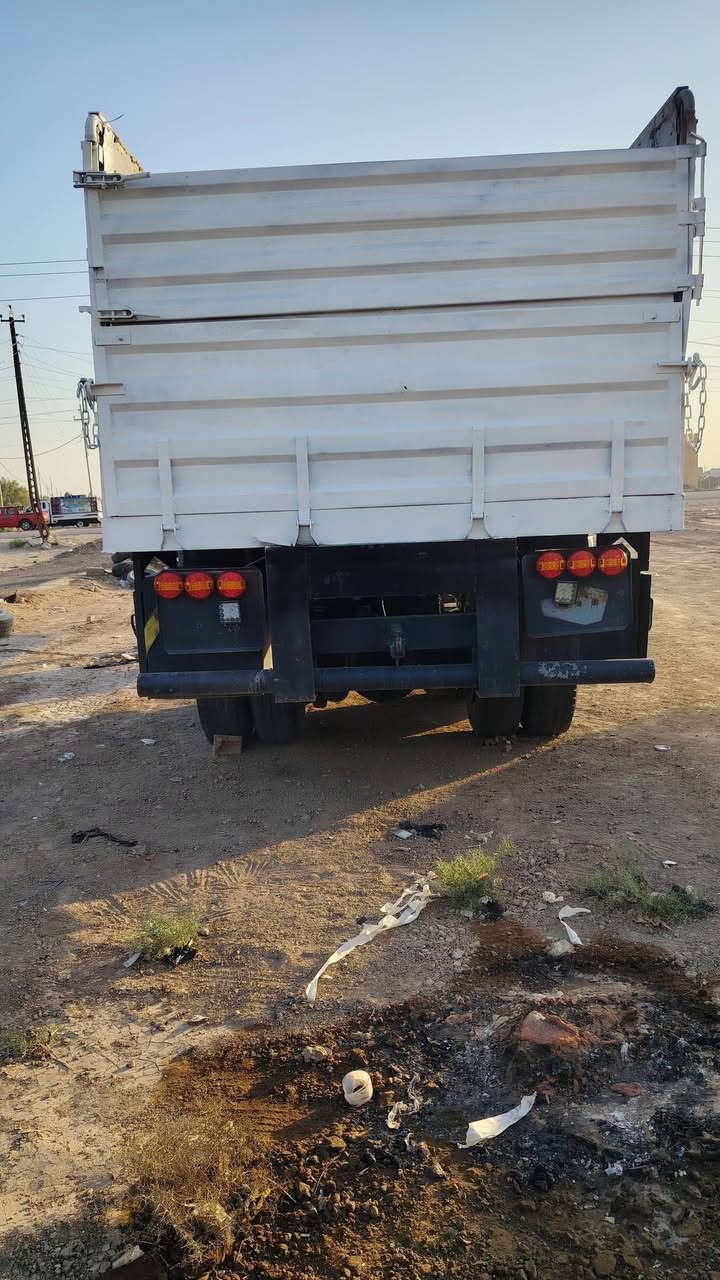 السلام عليكم
للبيع عربانه اجناب حدادي طول ١٢وربع ارتفاع ١٨٠ شاصي حدادي رجلين المانيه حصيره نظيفه مجموعه دنكيرين
***********
