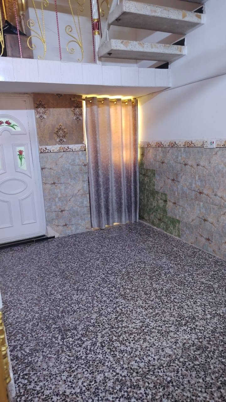 اخويه هاذ البيت جديد هاذ الطابق الأول والثاني قبل فتره كمل بي ٢غرف نوم كبار وصاله والسطح مطبك كاشي مساحة 170متر••***********
