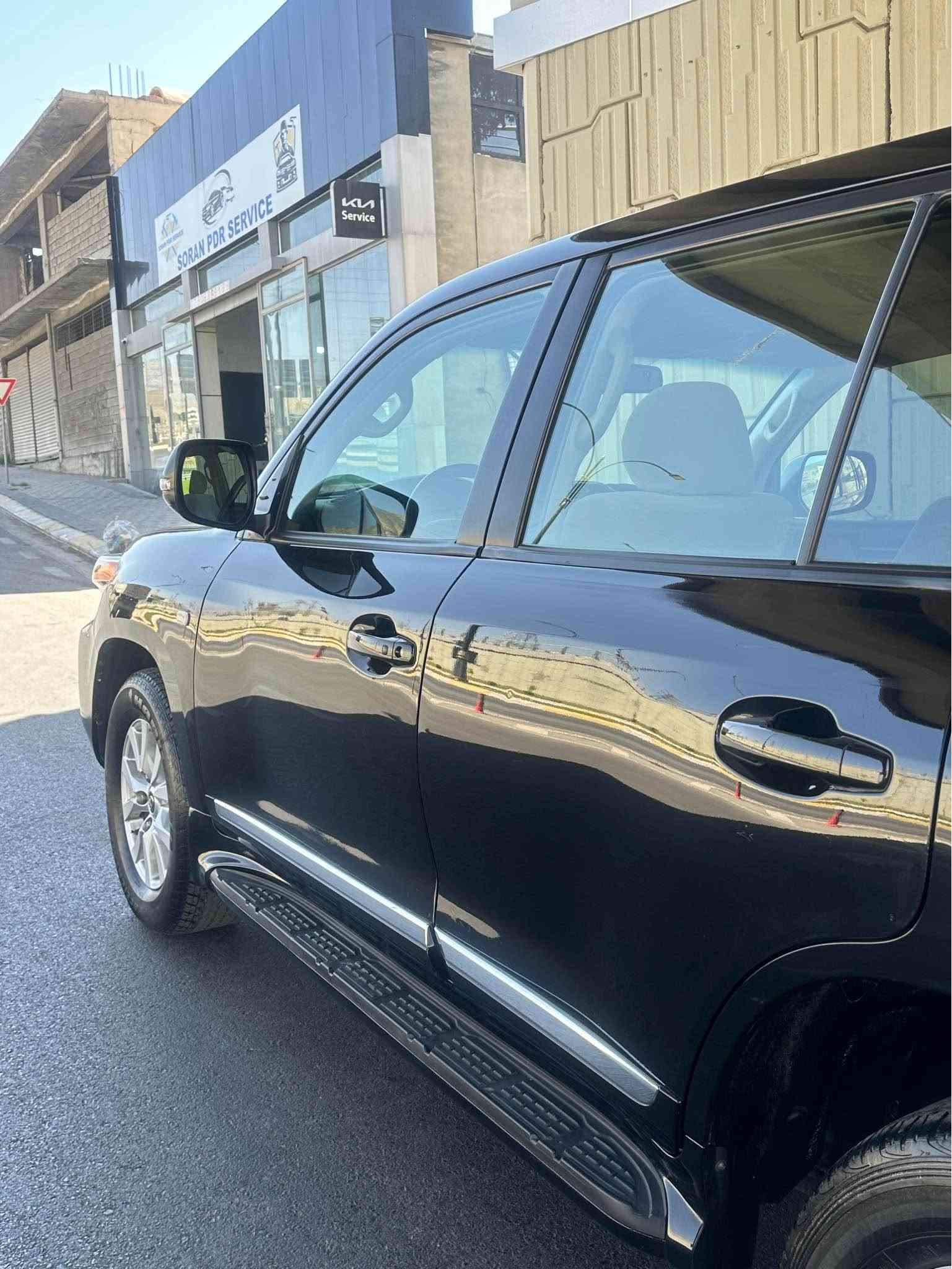Land Cruiser 2008 GXR v8 
چوار پارچه بوياغ بى داخلى 
گير و مكينه به شه رت 
رقم و سنوى نوييه به ناوى خومه 
        Tell. *********** أربيل, العراق
