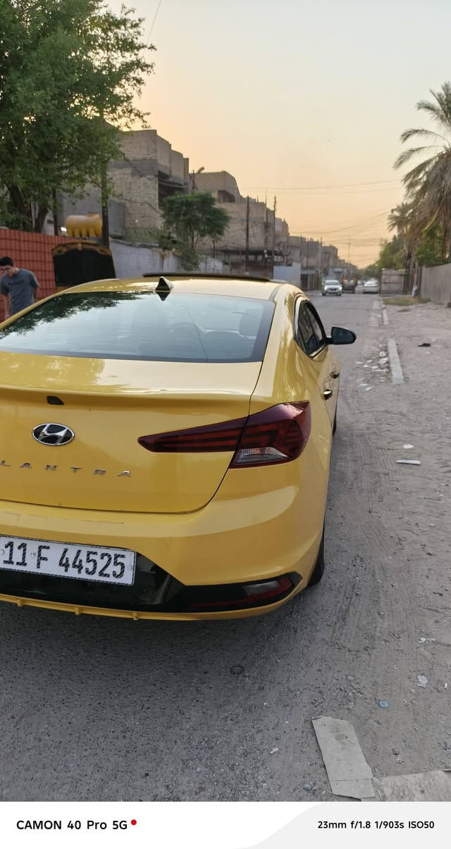 سلام عليكم الانتره للبيع موديل 2020 فول مواصفات 1/1 حادثهه جاملغ وبنيد مصلح بارد نفسهن بدون دواخل تخم تاير تدفئه تبريد ثلج كهربائيات كلهه على وضع الشركه سياره احله من الصور السعر 122 وبيهه مجال بسيط المكان بغداد المشتل *********** /***********
