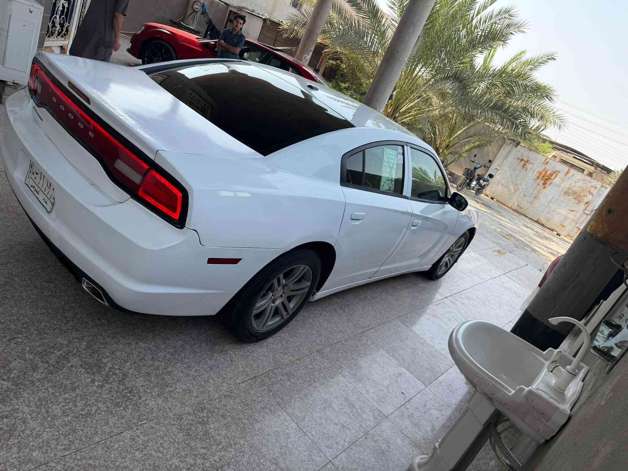السلام عليكم
لبيع دوج جارجر مديل 12 رقم بغداد تحويل ثاني 
 مكينة 3600 توويل وارد كندي داخلة كفالة بيها طخة بلجاملغ الخلفي ومصبوغ وبيها باب سايق تبديل فقط سيارة كفالة ضربة شاصي لغد ايرباك بجم كبس سياره جاهزه بدون نواقص مكينة جديدة كير طيارة اكسن منضومة تبريد حدادة لوك  تخم تاير ويل خليجي 18كاملة بدون اي نواقص 
السعر 130وبيها مجال لشراي 
مكاني بصره قضاء القرنة بني منصور 
لاستقار//***********
