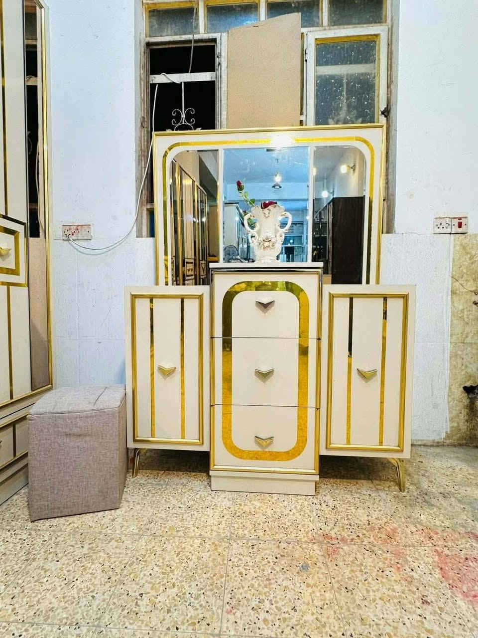 للبيع • غرفة نوم • إشارة