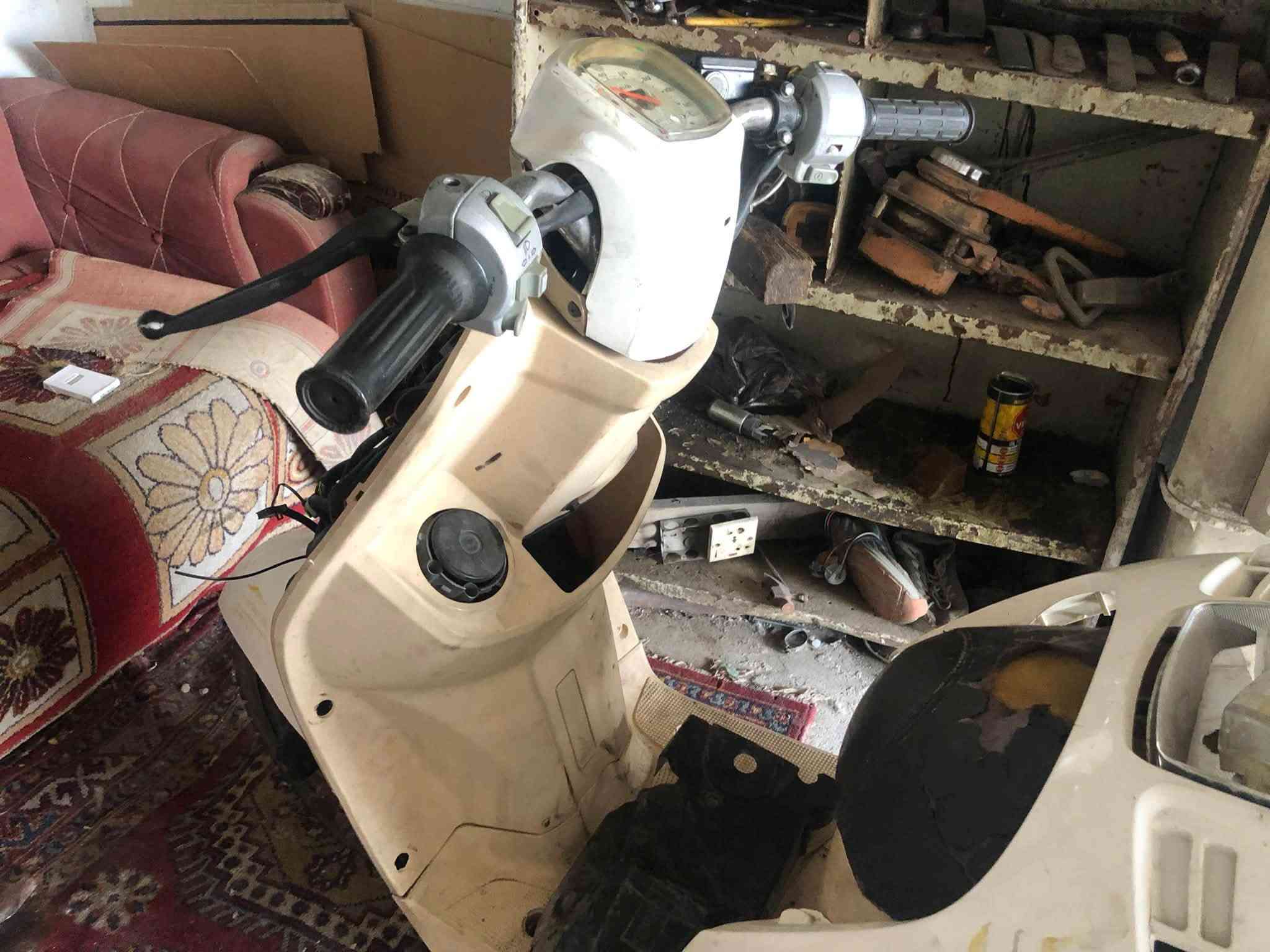 بوليس البيع ابيع شغال اشغلها كبالك وا تاخذها غراضه موجودة كلها سكني بغداد بل مدينه وا سعرها مناسب رقمي ***********
