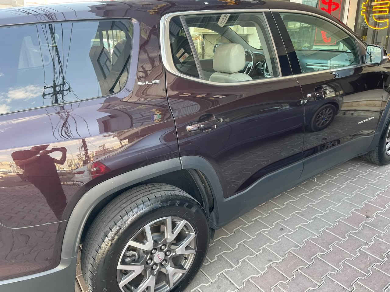 Sle 
V6
سياره حادثها كلش خفيف 
بعد الفحص طلع بيها بنيد صبغ 
وجاملغ يمين شبر بارد  بدون اي دواخل 
سياره ماشيه 168.000 kn
رقم اربيل 
سنويه وهزه جديد 
سياره موجوده في اربيل 
7 راكب 
تبريد 3 قطع 
9 نمر كير 
سياره ما ناقصها برغي 
بيع او مراوس 

سعر 190 وبيها مجال بسيط 
ل التواصل 
***********
