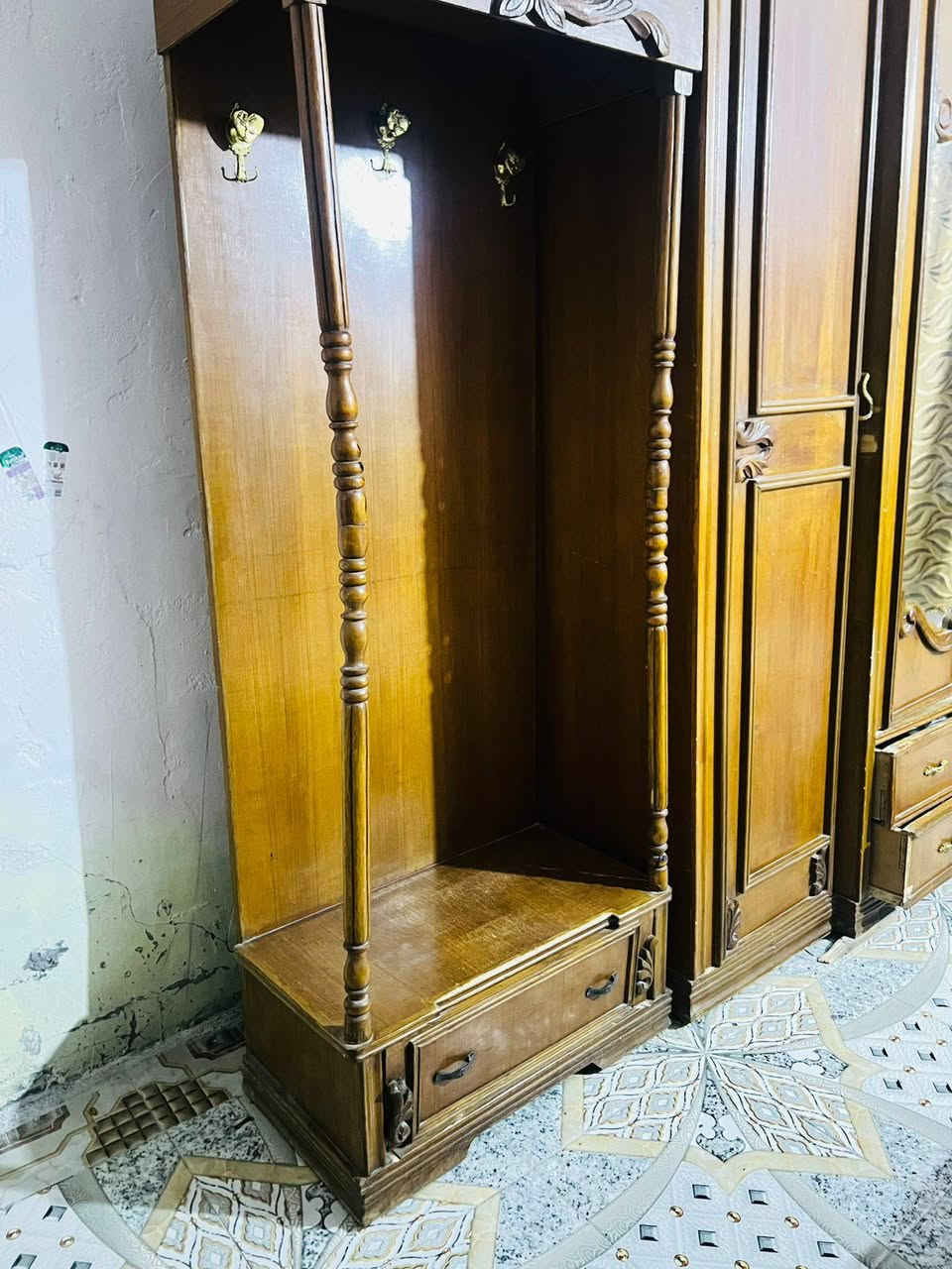 سلام عليكم اخواني غرفه نوم مستخدمه للبيع نظيفة حيل سعرها 650وبيها مجال الي يردها يدخل خاص 
***********
 مكاني البصرة القرنه النخلات
