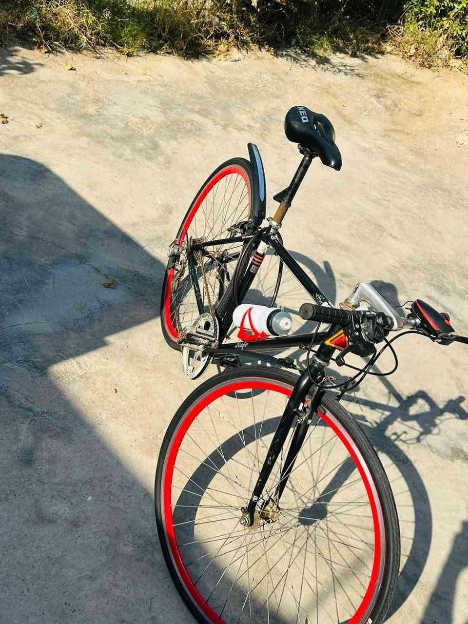 السلام عليكم بايسكل c700 الحجم 27 بايسكل كامل مكمل تايرات جدد جوابه جدد كشن طبي وبي لايت واللشه نضيفه كلش مكاني بغداد زعفرانيه (***********) السعر خاص حبايبي
