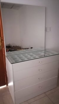 سرير نفرين • ميز تسريحه MDF • ٢ كوميدينو خشب