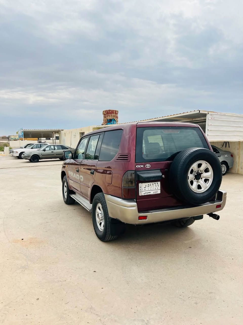 السلام عليكم لاندكروز برادو موديل 97 رقم نينوى محرك كير شرط  4سلندر 2700تايرات جديده صدر جديد تبريد ثلج ضرر موضح بل سونار شرط مال تقحيل سياره جاهزه سعر 67 وبيها مجال 
اتصال ***********
ملاحضه 
اقساط مابيع 
مكان السياره الشرقاط المعارض الجديده معرض الحسام
