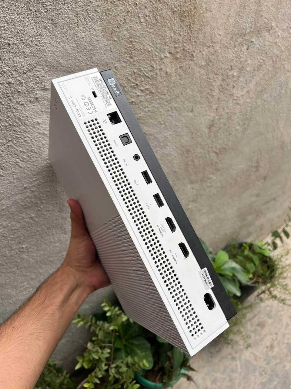 Xbox One S • ٥٠٠جيجا • جوستك