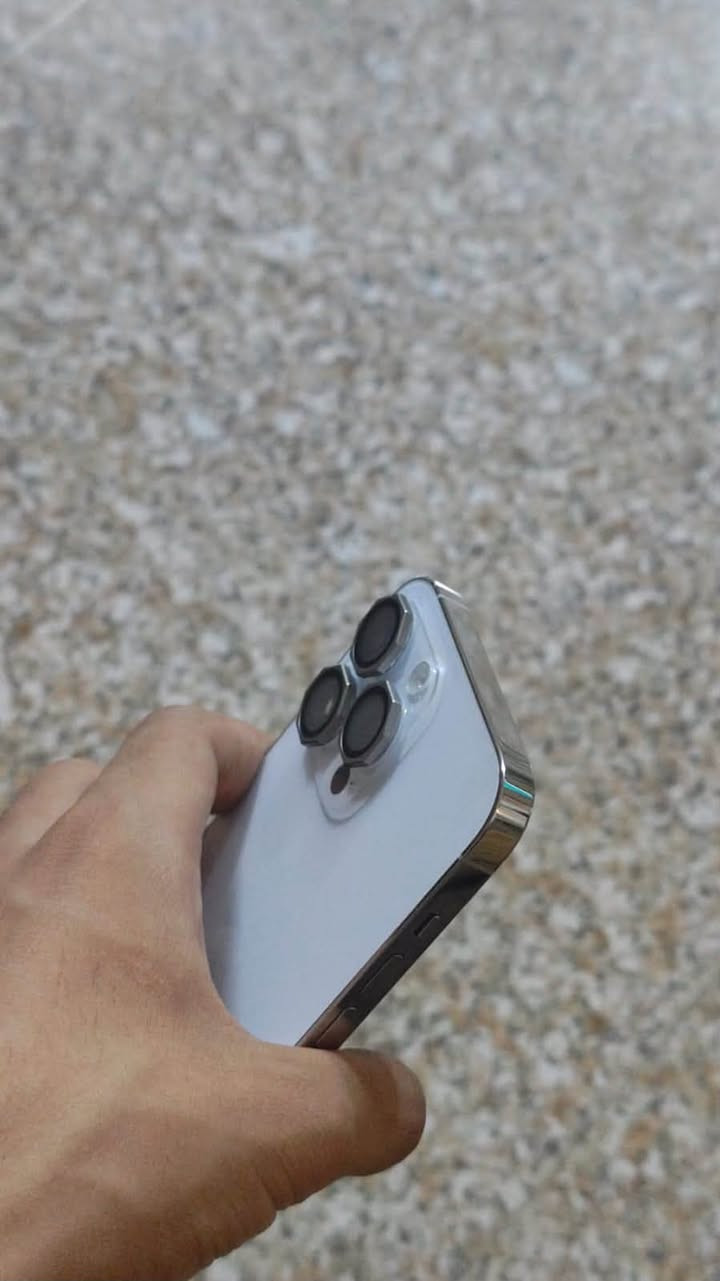 📱 آيفون 14 Pro Max
⚡ نسبة البطارية: 84% الجهاز وتر بروف 
ز الذاكرة: 128 جيجابايت
✨ النظافة: 95% (جهاز نظيف جداً وأخو الجديد)
💰 السعر:850 ألف دينار عراقي فقط!
مكاني بغداد الكاظمية 
رقمي : ***********
