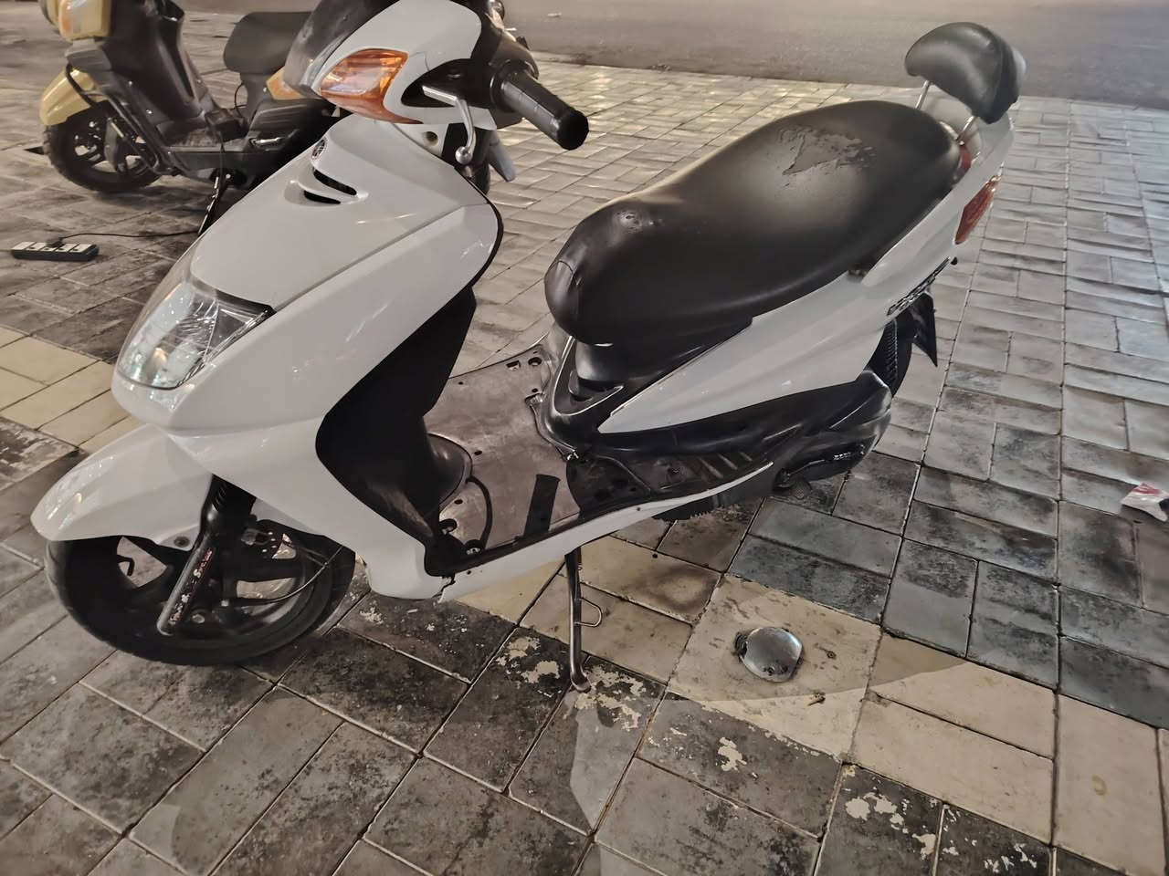 سكنس نثيه ياباني سرعه 110 رمبه اي عطل مابيها جيب فيتر وتعال افحص سعر 700 وبيها مجال قليل لو ما متوازي ما ابيعها بهيج سعر رقم بي واتساب ***********
