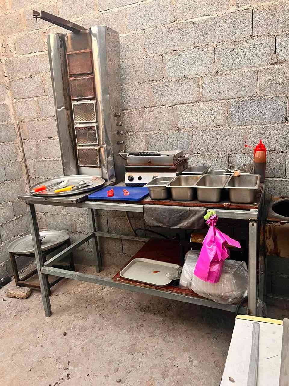 غراض مطعم للبيع 
شوايه كص 5 عيون  هيا وشيشها فقط 
ستان عدد 2 شيش كص استيل 
سجاجين كص الماني اصلي عدد 3 
مستحد الماني اصلي 
ميز حديد مغلون 160*75
كابسا صاج ايطالي 
قوالب خشب تقديم ساج عدد 5 
بلانكان عدد 7 
بطاله كجب وصاج عدد 6 
سجين الماني اصلي 
تخته عظم عاج 
كشر مجمده نضيفه 
طباخ عين وحده 
ستان وروله 
صواني 2 
كلهن شلع ب400 الف قفل 
مكاني بغداد مدينه الصدر
***********
ملاحضه مهمه اليكلي دزلياهن كبل احضره 
توصيل ماعندي
