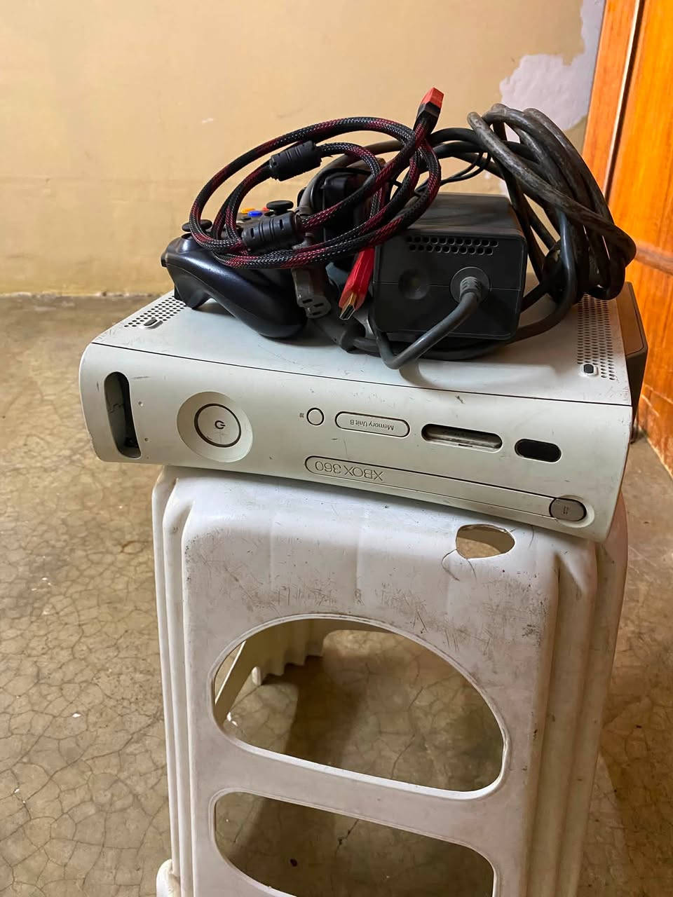 سلام عليكم متوفر
اكس بوكس 360 للبيع 
جهاز مستخدم بحاله جيده 
كامل ملحقات ويا يده وحده فقط وباتري حتياط 
الشراي ينتصل *********** او يتفضل خاص السعر 110 بي مجال
