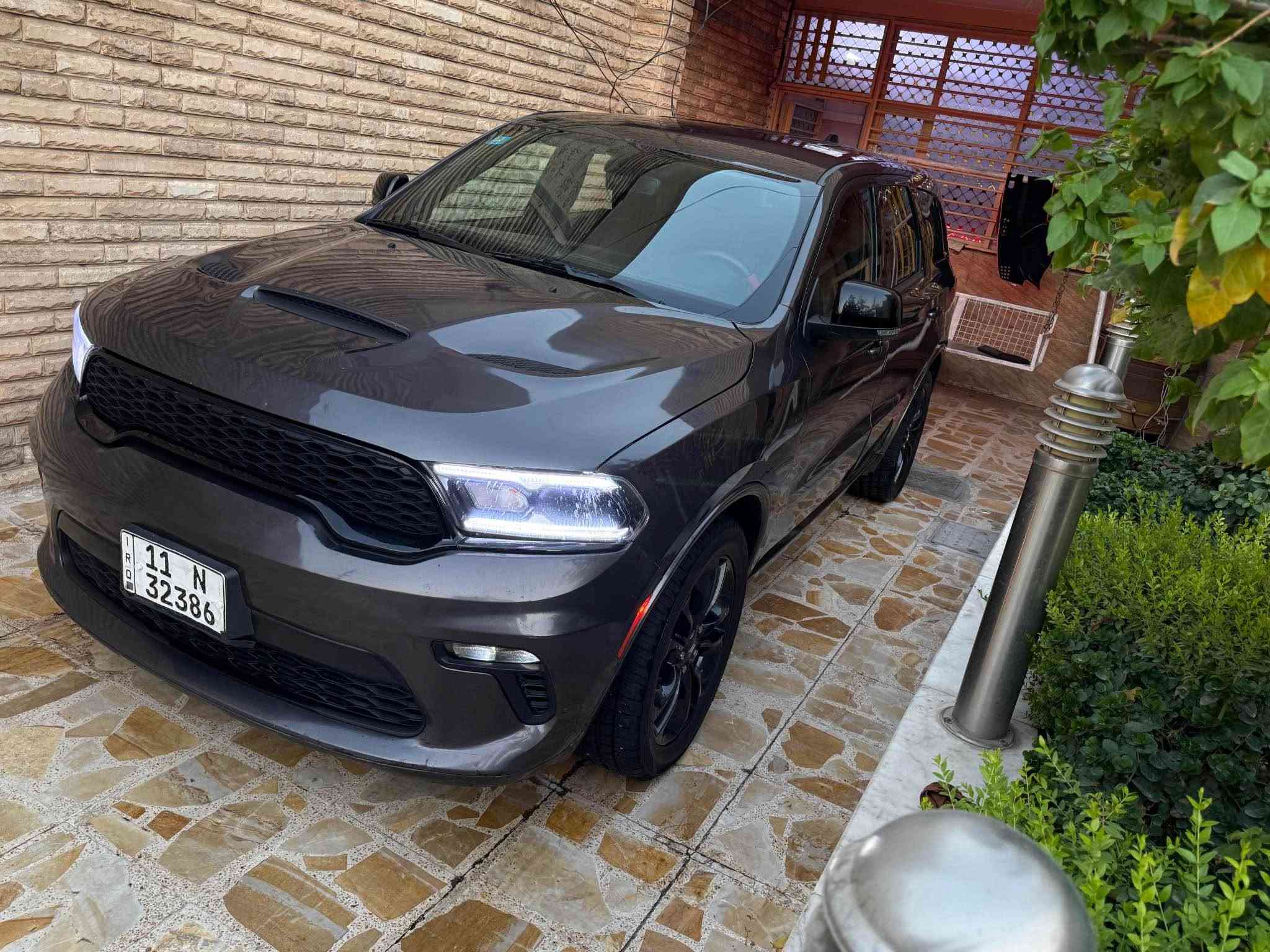 دوج دورنكو GT 
رقم بغداد باسمي هزة وسنوية جديد 
حادثهة جاملغ  وباب مبدلة لون بدون دواخل 
مواصفات 
شاشة جبيرة 
شفتات ستير 
كشنات كهرباء - جلد - حضن 
3 قطع تبريد 
7 اراكب 
خزن ميموري 
جنطة كهرباء 
تشغيل عن بعد 
نضام ترحيب كشن
تدفئة كشنات  امامي خلفي
تخم تاير جديد 
صدر بعدة شركة 
سعر 225 
مكاني بغداد البلديات 
*********** بغداد, العراق

