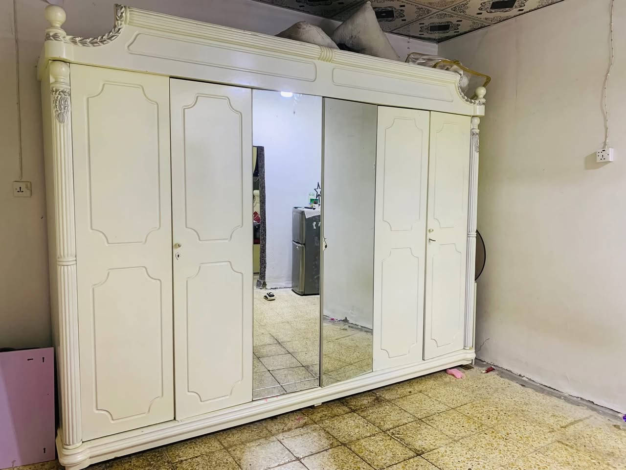 غرفة كويتيه 6 قطع ( كنتور 6 ابواب + جربايه + ميز مرايا 6مجرات + ميزين بصف الجربايه كل ميز 3 مجرات + طابوريه) خشب قوي جداً كويتي
السعر800
المكان : البصره-الابله-الوايلس
رقم الهاتف *********** البصرة, العراق
