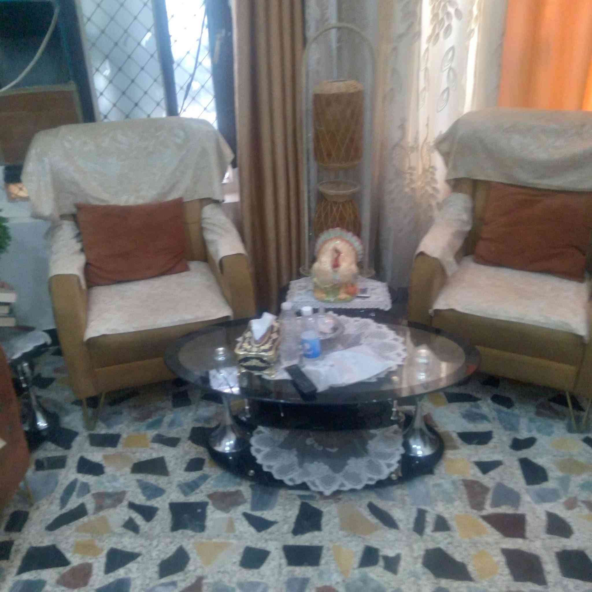 تخم ٧ مقاعد نظيف جدا جدا مكان بغداد الدورة هاتف ***********
