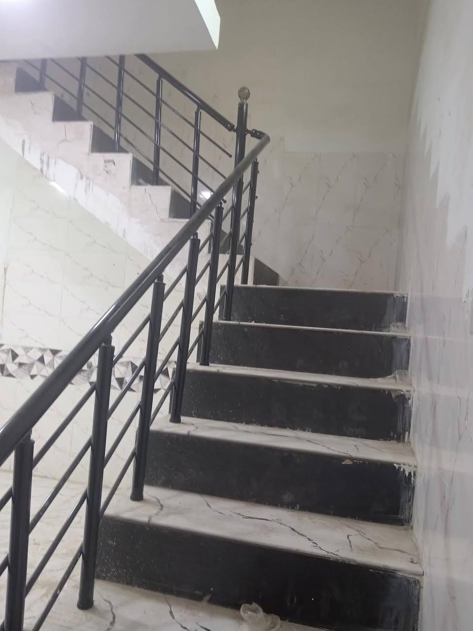 مشتمل • بناء حديث • شارع الجوبة