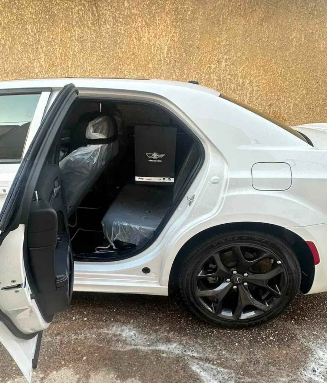 اوباما 2023 S300 فول مواصفات S خليجي هارلم فول 1/1
ماشيه 12 الف حقيقي شرط الفحص زيروووووو هارلم ب اسم شركه اقليم تايرات بلادي
رقم أربيل الجديد تحويل وكاله حاضر ب اسم شركه 
المواصفات :
* الواجهة الأمامية SRT. 
* پانوراما . 
* رادار مع مانع تصادم . 
* نقطة عمياء . 
* حساسات امامية . 
* مصابيح امامية زنون مع LED . 
* ويل قياس 20 أنج . 
* حساسات خلفية . 
* شاشه كبيرة مع نظام ملاحة نفكيشن GPS .
* سستم صوت الپاين مع سماعات بريميوم .
* دمام صوت 
* داخل جلد  .  
* مقاعد أمامية كهربائية عدد 2 . 
* ذاكرة لحفظ وضعيات الجلوس (ميموري) . 
* مقاعد أمامية تبريد وتدفئة . 
* مقاعد خلفية تدفئة . 
* تشغيل عن بعد . 
* ستيرن كهربائي . 
* تدفئة ستيرن . 
* محدد سرعة . 
* تلفون بلوتوث . 
* كاميرا خلفية .
* مرايا متحسسة للاضاءة العالية 
* كير شفتر بالستيرن* دخول ذكي (بصمة)
 يشغل كار بلي الشاشه  
رادارات حساسات 
السياره مغلفه نانو امريكي اصلي
مكان السياره بصره 
السياره وكاله هارلم كفاله عامه من الغ
***********
