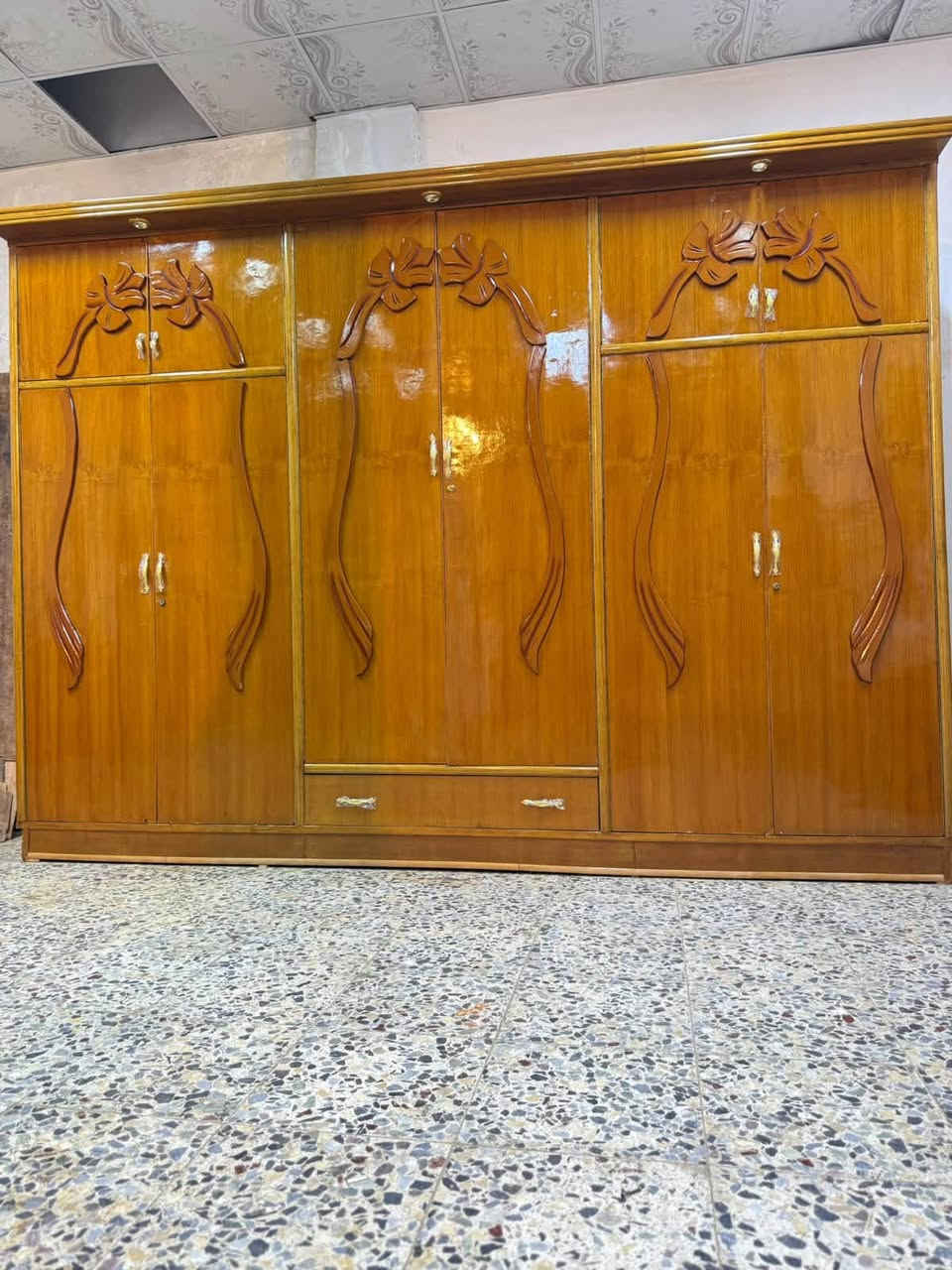 السلام عليكم 
غرفه صاج عࢪاقي مستخدام 
غرفه5 /ابواب 📌
السعر 580 
نضافه 90 /💯 
معا نقل فقط داخل بغداد 
واتساب ***********
