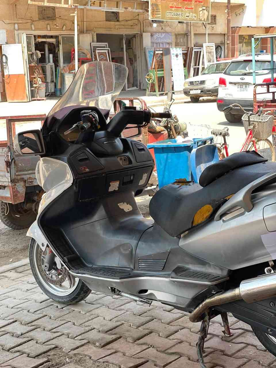 السلام عليكم سكاي ويف 650 نص فول كير و مكينه كفاله دراجه كامله بيع او مراوس السعر مليون و 600 و بيها مجال مكاني ديالى الخالص  
***********
