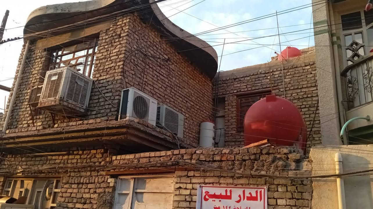 السلام عليكم بيت للبيع قطاع 15 قرب شارع الفلاح 144 متر طابقين الطابق الاول 3 غرف نوم مع استقبال 6*5 مع مطبخ وحوش تواليت وحمام الطابق الثاني 3 غرف نوم مع صاله كبيره مع مطبخ البيت يصلح ان يكون نصفين الاتصال ***********
