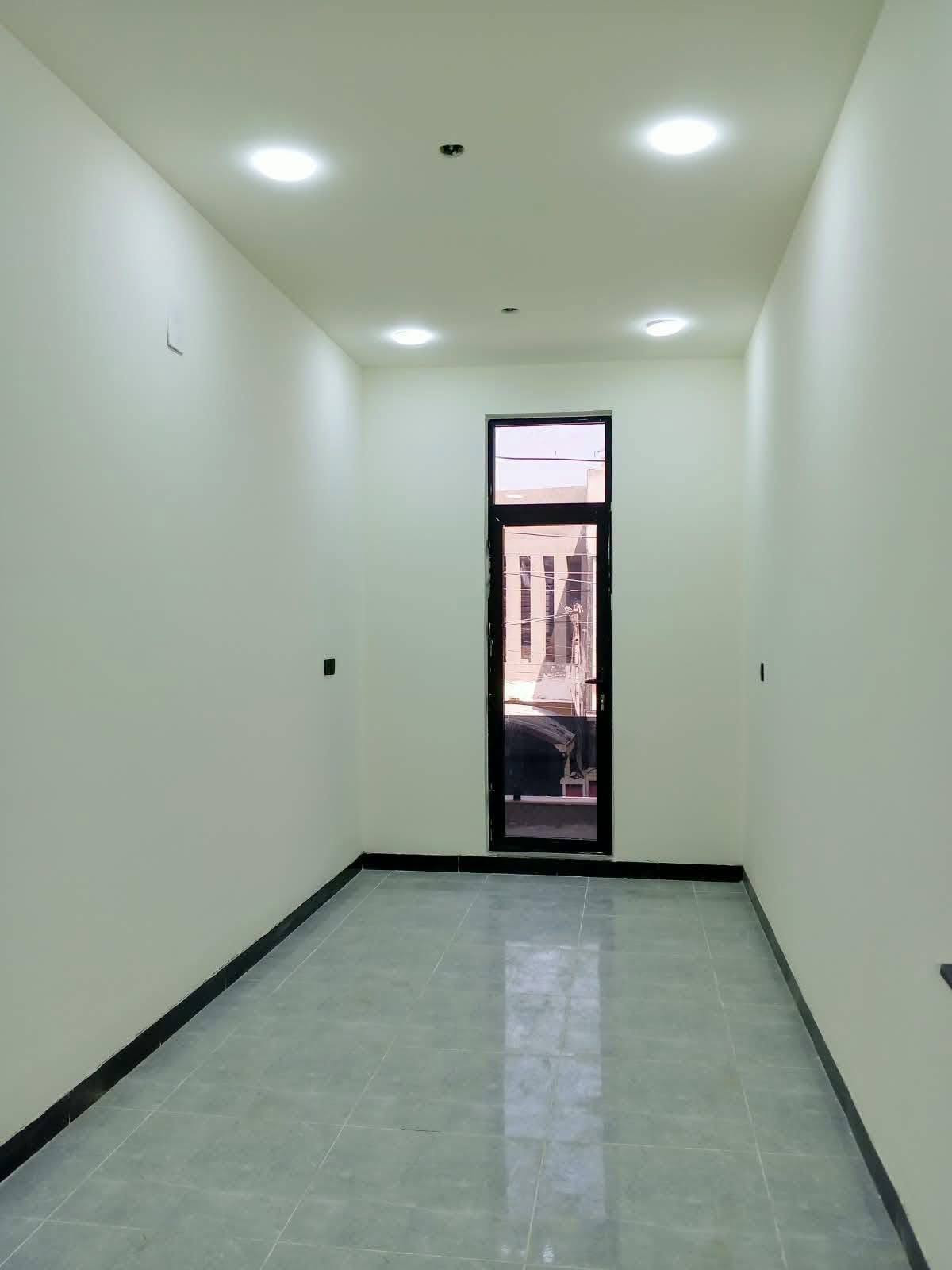 🏠 دار للبيع - حي الجهاد / منطقة الأساتذة
موقع مميز جداً - قريب على شارع الأربع شوارع

📍 العنوان: بغداد - حي الجهاد - منطقة الأساتذة

📐 المساحة والواجهة:
• المساحة: 125 متر • الواجهة: 6.25 م • النزال: 20 م • الواجهة: بورسلين اسباني فاخر 
🏗️ تفاصيل البناء - بناء حديث ومرتب:

الطابق الأول:
كراج سيارة + صالة واسعة + مطبخ بارد وحار + هول داخلي كبير + شلال داخلي + غرفة نوم + صحيات + منور خلفي

الطابق الثاني:
3 غرف نوم + 2 صحيات منفصلة

الطابق الثالث:
غرفة نوم كبيرة + مطبخ + صحيات + سطح أمامي

✨ بيت نظيف وجاهز للسكن، بناء درجة أولى.

للاستفسار والمعاينة:
📞 ***********
📞 ***********
