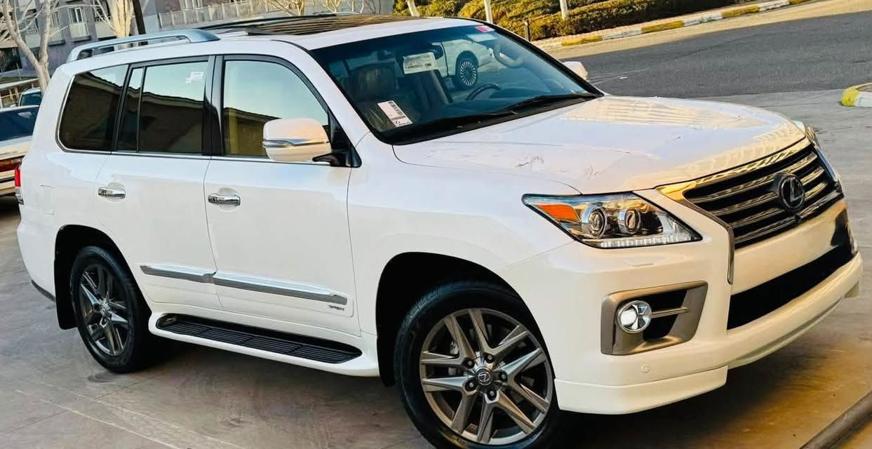 السلام عليكم 

لكزز بريم اصل 
LEXUS LX570 S SPORT+
الموديل :2012
ا
_____________اب اسمي اسليمانيه 
بصمه
سلايت روف 
جكات
كراسي كهرباء 
كراسي تدفى وتبريد 
كراسي الخلفيه كهرباء + تبريد
استيرين كهرباء 

شاشات 
AUTO START
OFF
 تحكم (جهتين امامي+جهتين خلفي)
فور ويل
اشارة بالمري
مري كهرباء(شفط)
#نقطة_عمياء
لايت عدسة زنون(عالي+ناصي)  مكان ميسان 
لد أمامي خلفي
االسعر 330

‭***********
